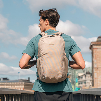 Anti-theft laptop backpack Pacsafe Vibe 25l - beige
