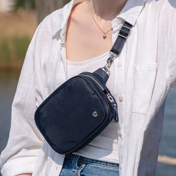 Small 2-in-1 anti-theft women's handbag Pacsafe W - navy