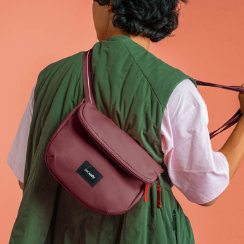 Folding women's anti-theft bag Pacsafe Go - burgundy