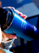 Dr.Bacty Apollo 2.0 thermischer Kaffeebecher - Ode an die Jugend - 360 ml - Monaco Blau