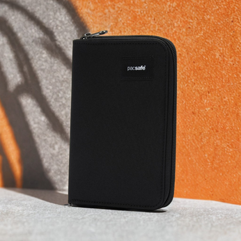 Pacsafe men's large RFID wallet - jet black
