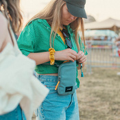 Pacsafe GO Anti-Diebstahl-Umhängetasche - mint