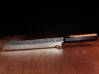 Aka Tori Damaszener-Brotmesser 8" mit Gravur - Tokyo Black