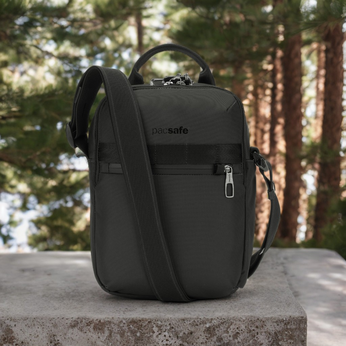 Medium men's shoulder bag / anti-theft messenger bag Pacsafe Metrosafe X vertical crossbody 6 l - Black.