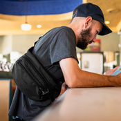 Pacsafe vibe 100 anti-diebstahl-nierenbeutel - schwarz