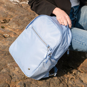 Pacsafe W Women's 10 L Anti-Diebstahl-Rucksack - hellblau