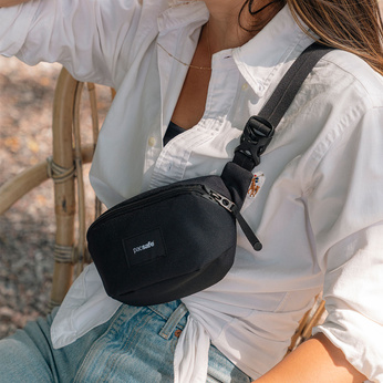Pacsafe Go anti-theft hip pack - black