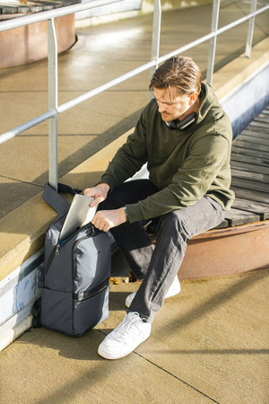 Pacsafe Metrosafe X 25L Anti-Diebstahl-Stadt-Rucksack - dunkelgrau
