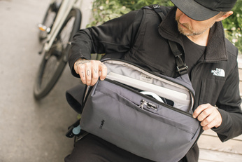 Diebstahlsicherer Laptop-Rucksack Pacsafe Metrosafe X 13" – dunkelgrau