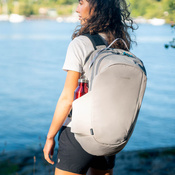 Pacsafe eco 25l anti-diebstahl-tourenrucksack mit econyl - grau