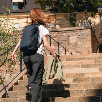 Diebstahlsicherer Reiserucksack für Laptop Pacsafe V 24 l - Marineblau