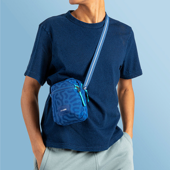 City anti-theft shoulder bag Pacsafe Go - cerulean blue