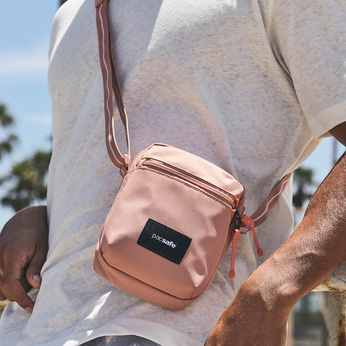 City anti-theft shoulder bag Pacsafe Go - pink