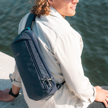 Vibe 325 sling pack Jet Black