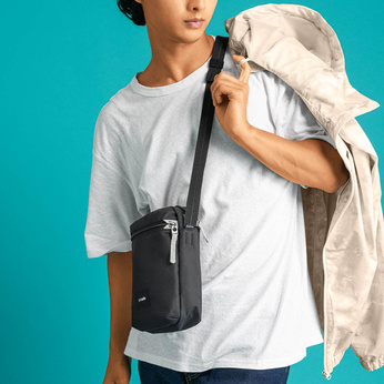 Pacsafe Go Anti-Diebstahl-Umhängetasche - schwarz