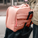 Pacsafe Go 34 l Anti-Diebstahl-Kabinenrucksack - rosa